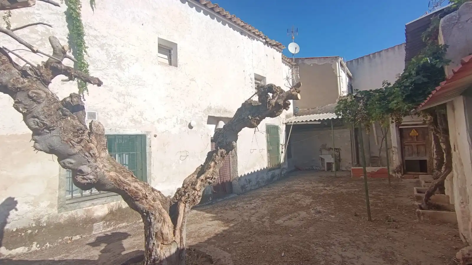 Vista exterior de Casa adosada en venda en Fuentidueña de Tajo amb Calefacció
