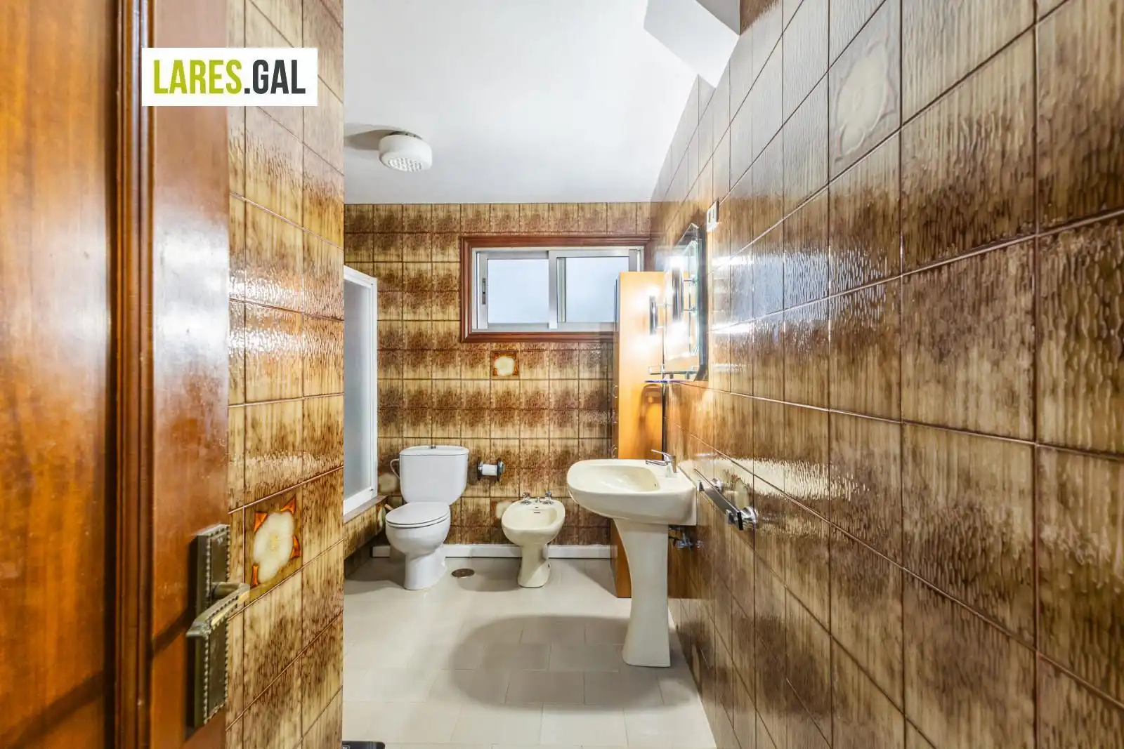 Baño de Piso en venta en Cangas  con Calefacción, Terraza y Trastero
