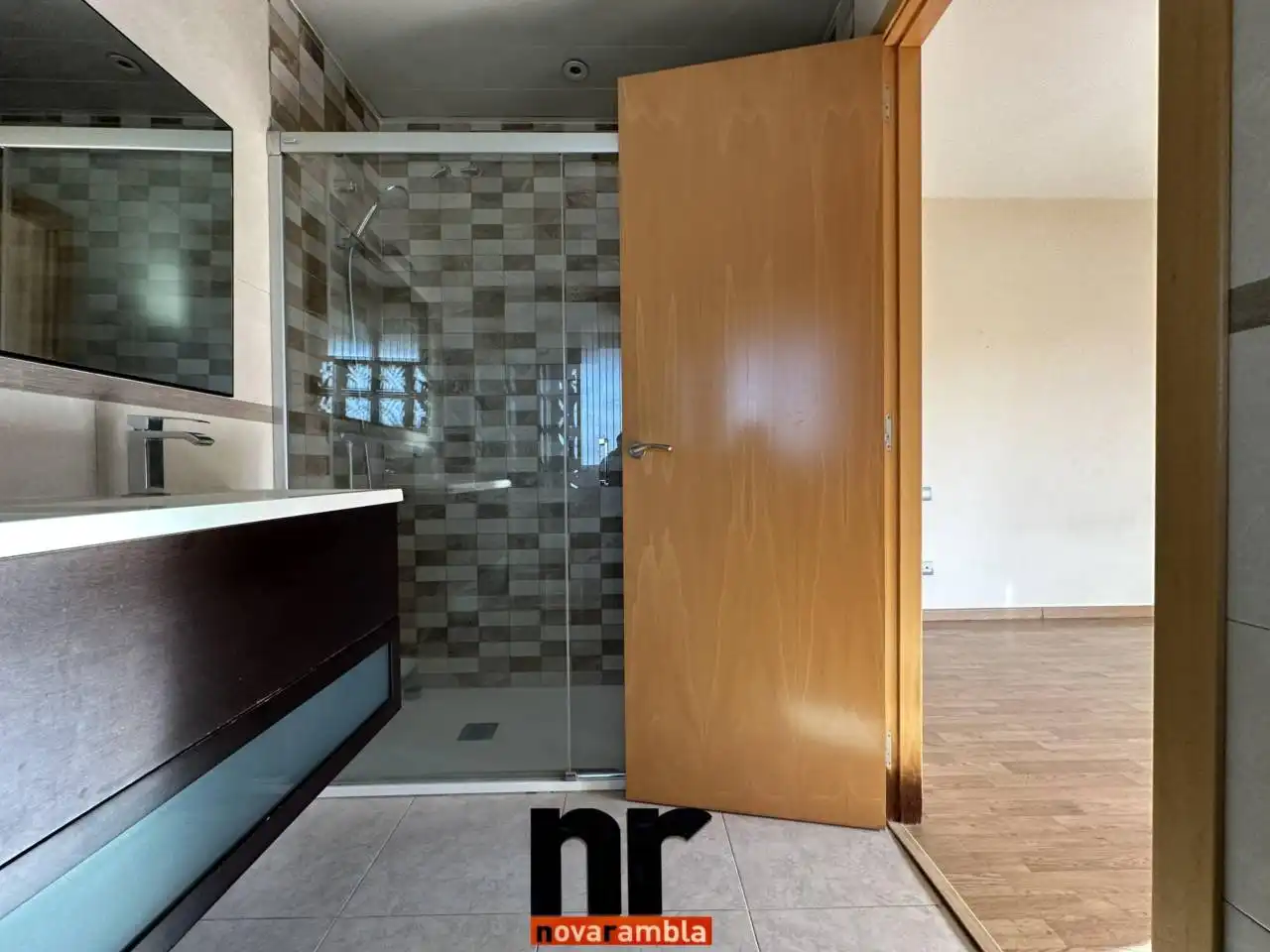 Bathroom of Flat for rent in Ripollet  with Heating, Parquet flooring and Storage room