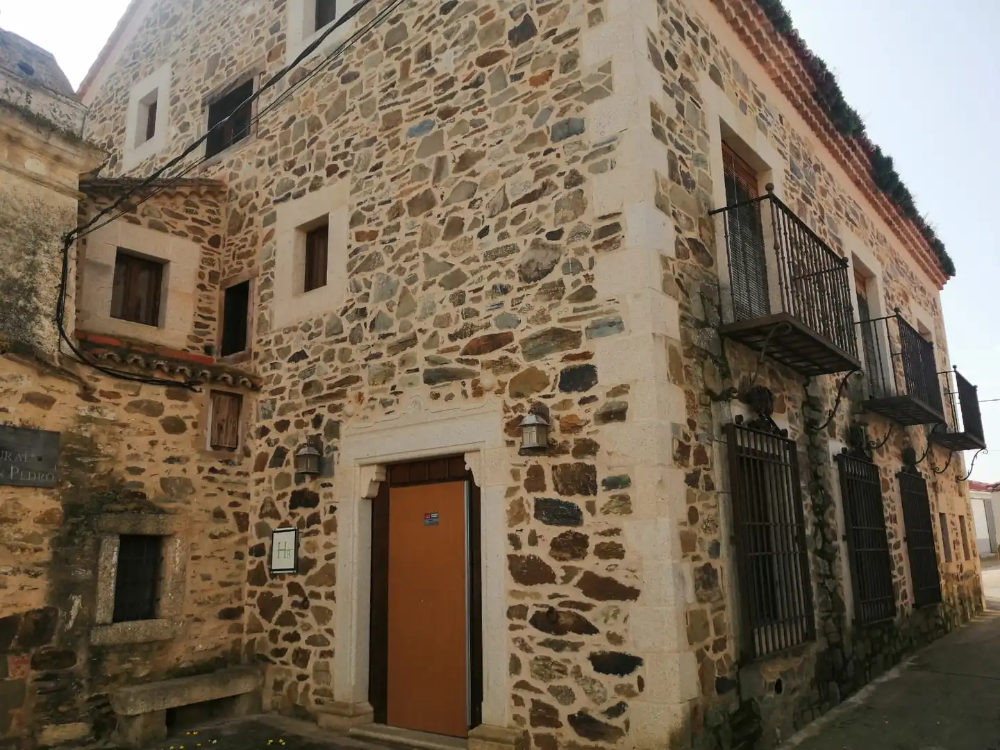 Vista exterior de Finca rústica en venda en Herreruela amb Terrassa i Balcó