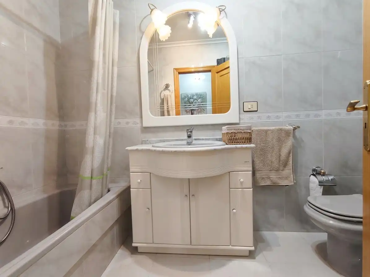Baño de Piso en venta en Verín con Calefacción, Trastero y Amueblado