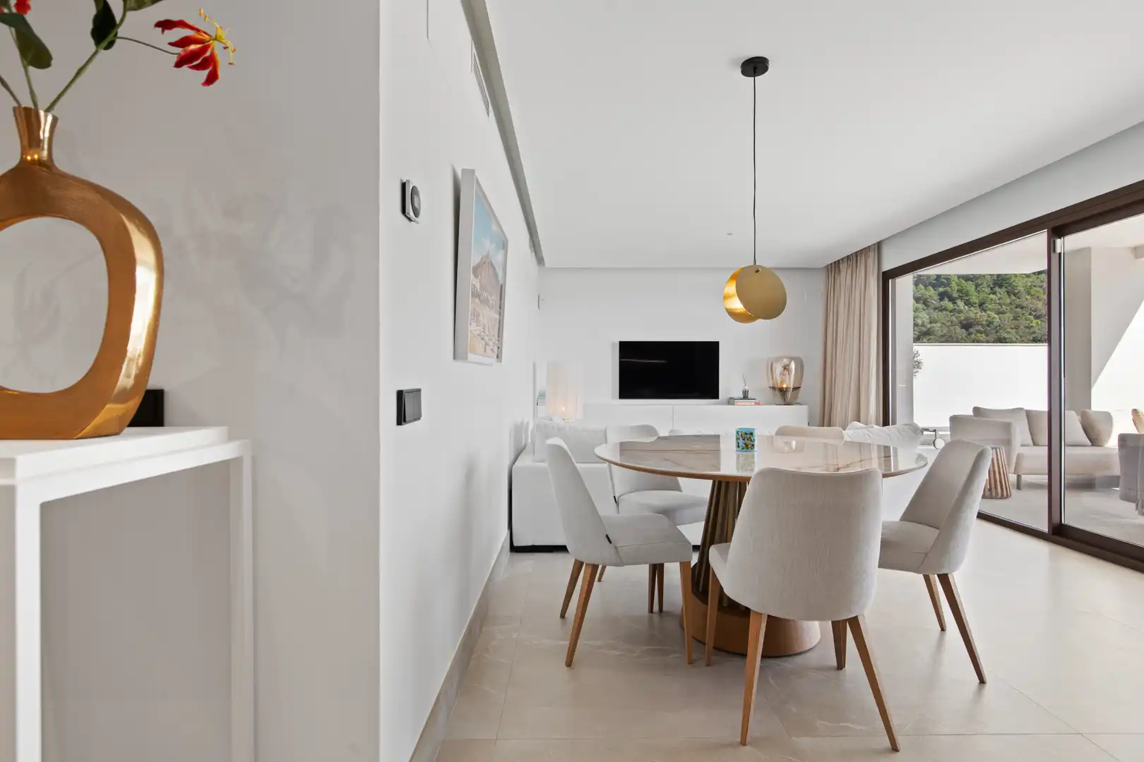 Comedor de Apartamento en venta en Istán con Aire acondicionado, Terraza y Piscina