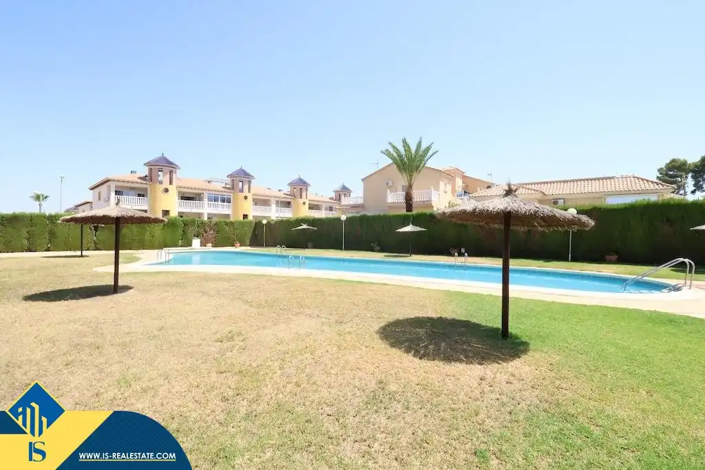 Piscina de Pis de lloguer en Orihuela amb Aire condicionat, Terrassa i Moblat