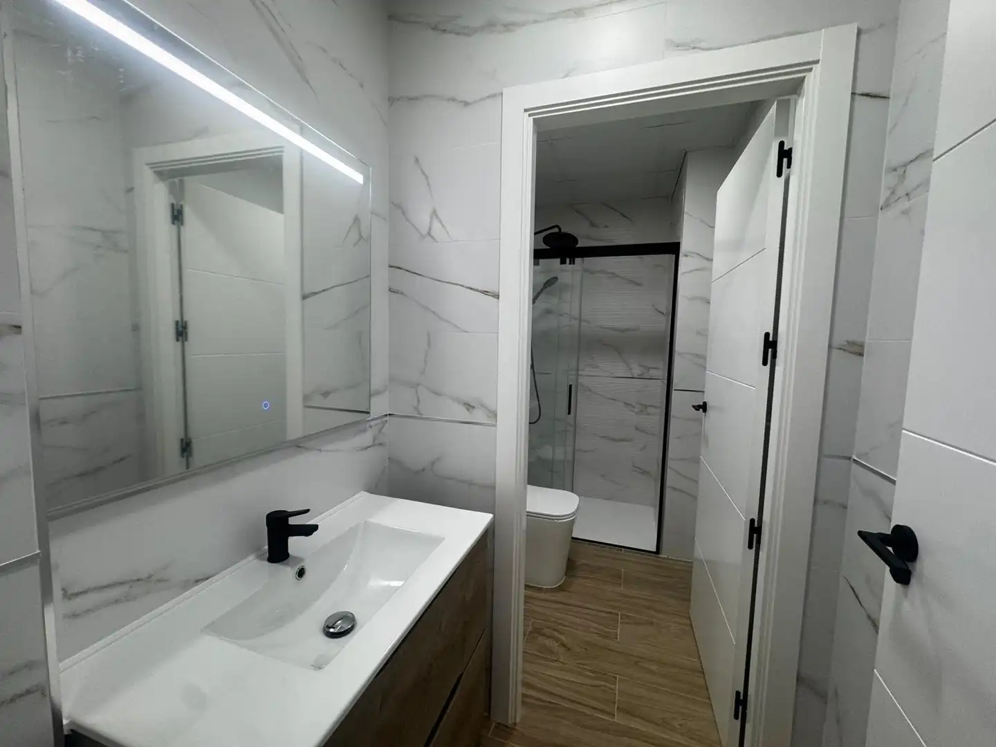 Bathroom of Flat for rent in Córdoba  with Air Conditioner, Heating and Balcony
