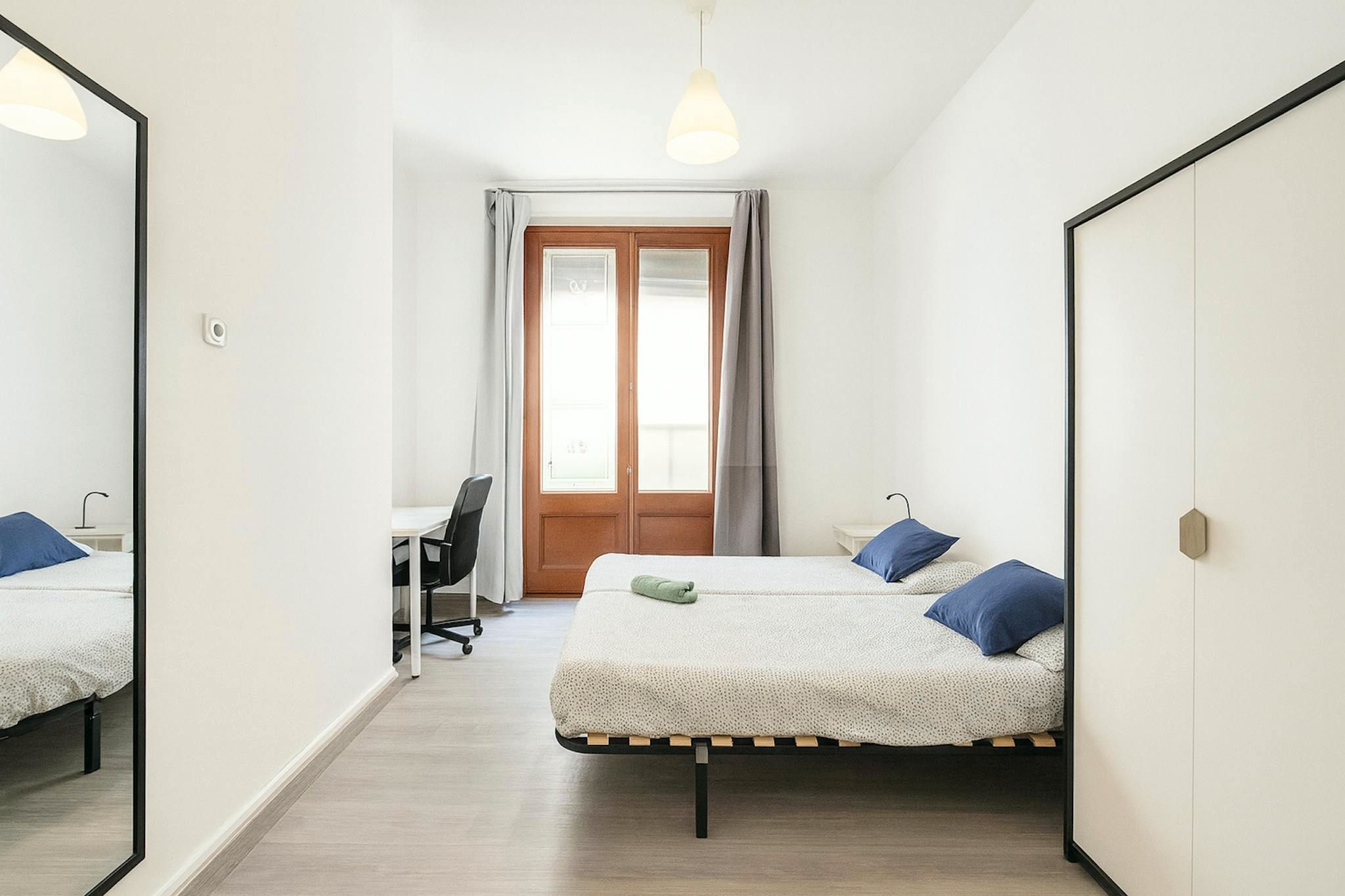 Dormitori de Pis per a compartir en  Barcelona Capital amb Calefacció, Moblat i Rentadora