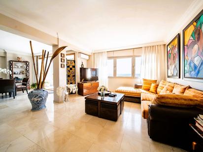 Sala d'estar de Àtic en venda en Fuengirola amb Aire condicionat, Parquet i Terrassa