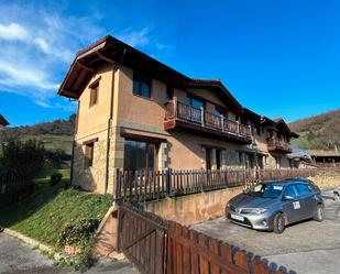 Vista exterior de Casa adosada en venda en Vega de Liébana