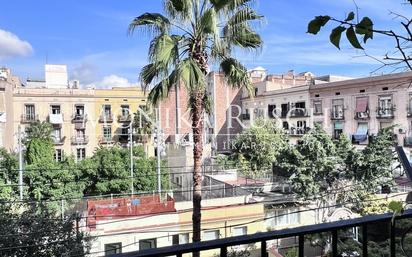 Exterior view of Flat for sale in  Barcelona Capital  with Air Conditioner and Balcony