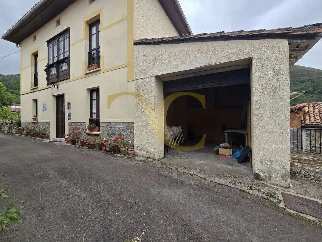 Parking de Casa o chalet en venta en Llanes con Calefacción, Jardín privado y Terraza