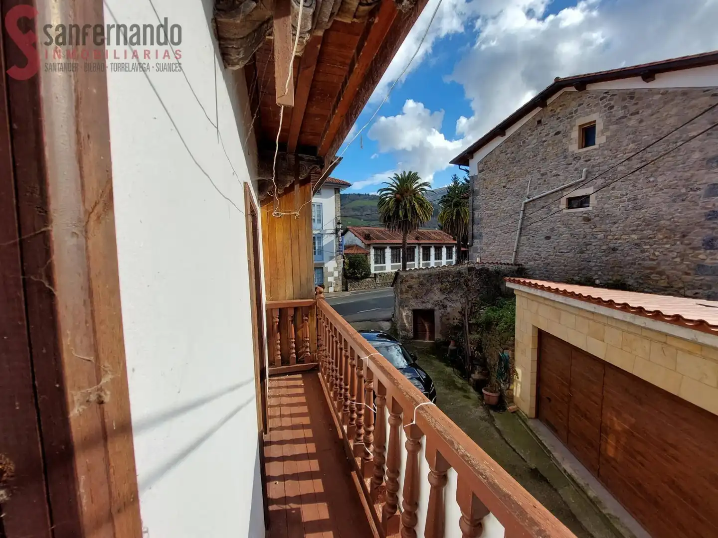 Vista exterior de Casa o xalet en venda en Corvera de Toranzo amb Balcó