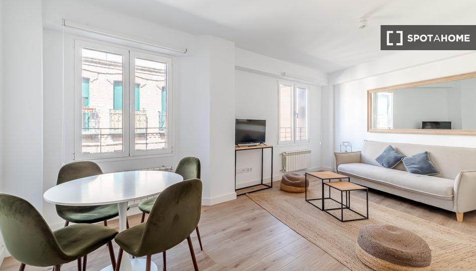Photo 1 of Flat to rent in Castillejos - Cuzco, Madrid