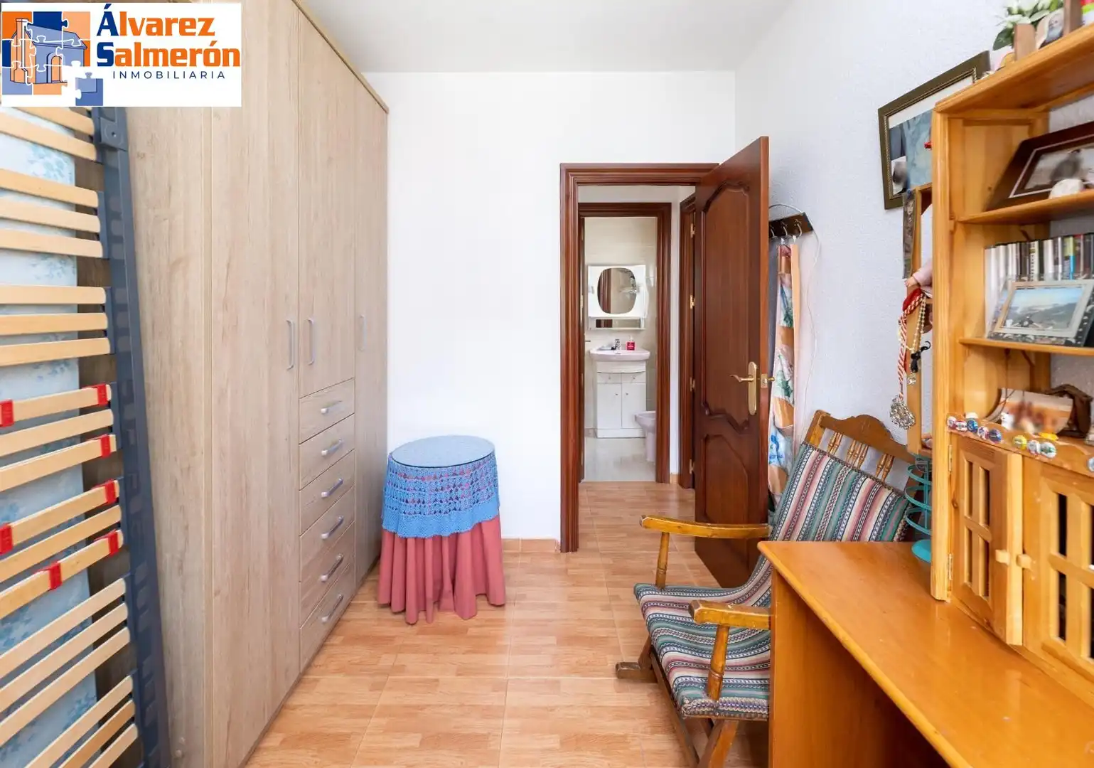 Schlafzimmer von Wohnung zum Verkauf in Granada mit Möbliert und Balkon