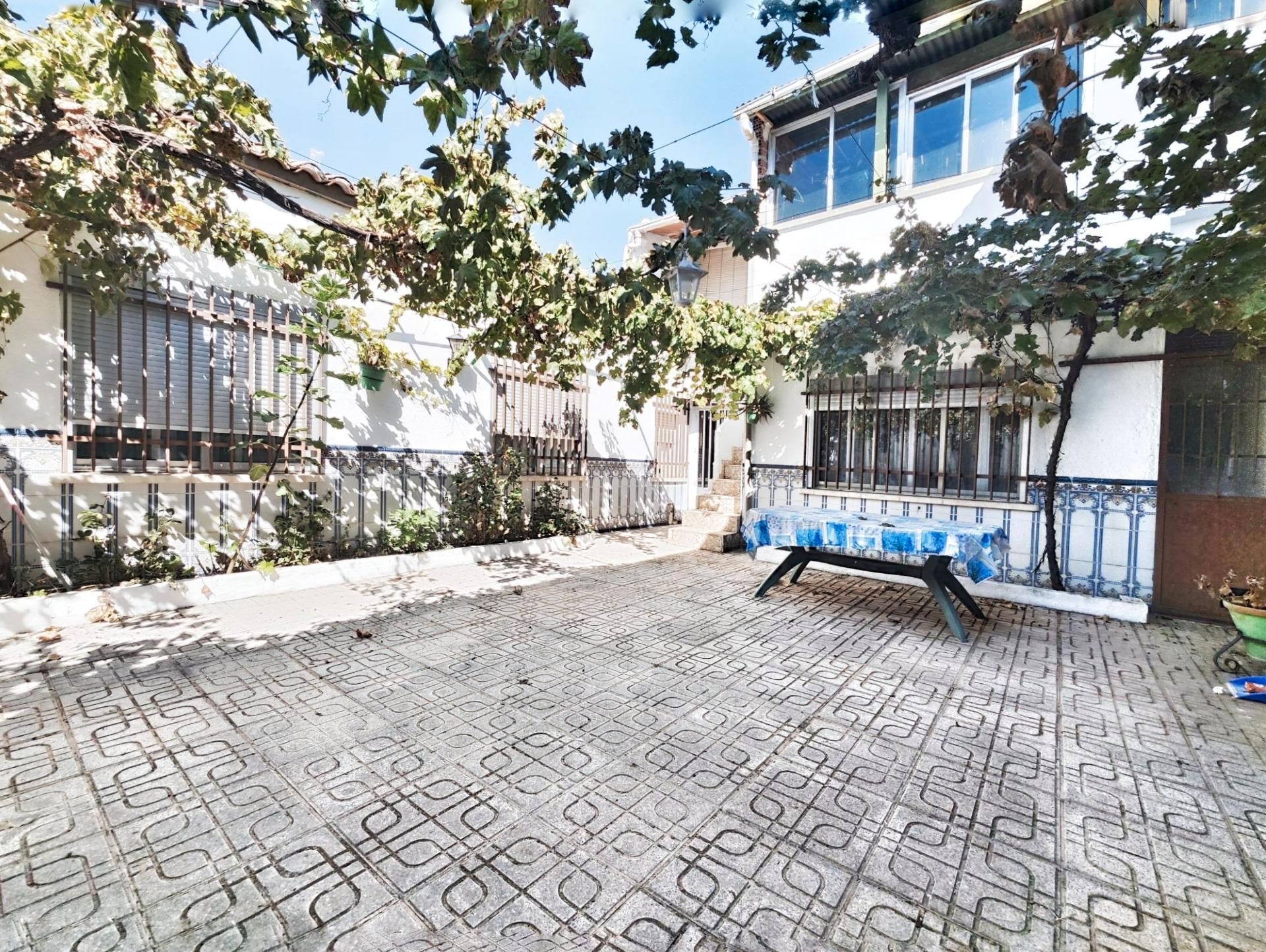 Vista exterior de Casa o xalet en venda en Argamasilla de Calatrava amb Aire condicionat, Calefacció i Terrassa