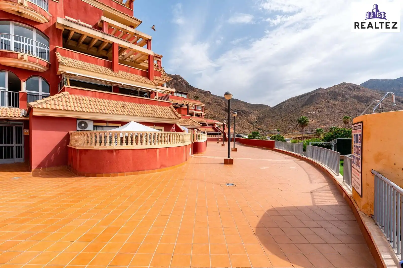 Terraza de Piso en venta en Roquetas de Mar con Aire acondicionado, Terraza y Amueblado