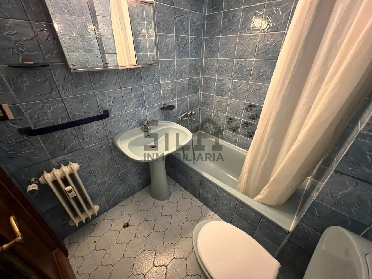 Badezimmer von Wohnung zur Miete in Ourense Capital  mit Heizung, Parkett und Möbliert