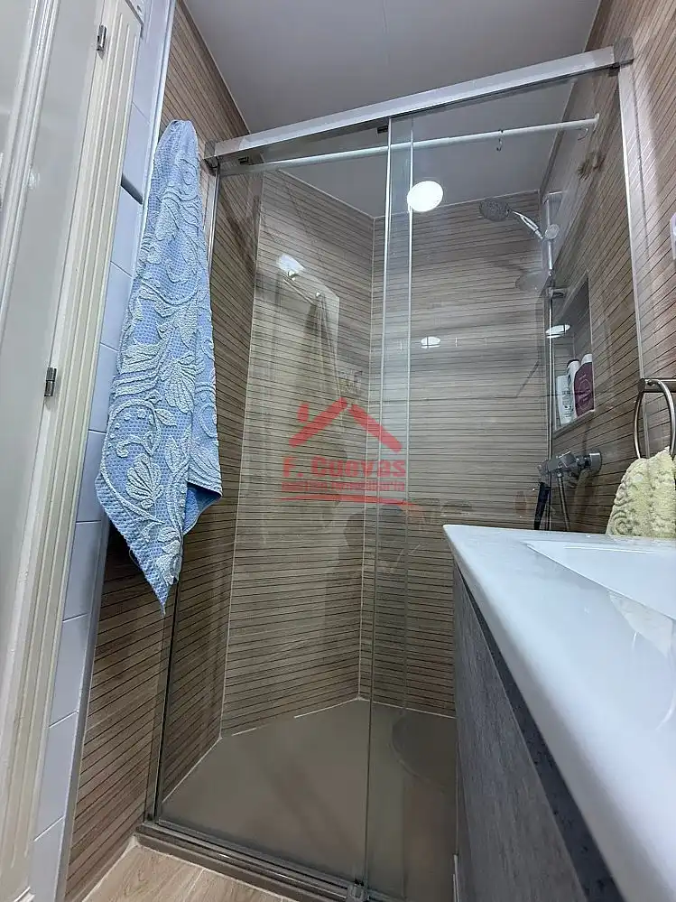 Badezimmer von Maisonette zum Verkauf in Vélez-Málaga mit Klimaanlage, Heizung und Terrasse