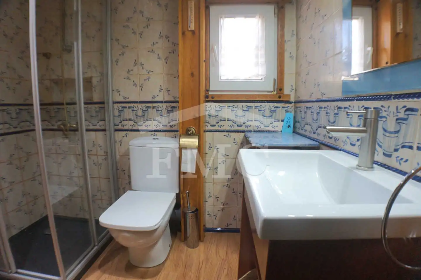 Bany de Pis en venda en Alp amb Calefacció, Parquet i Terrassa