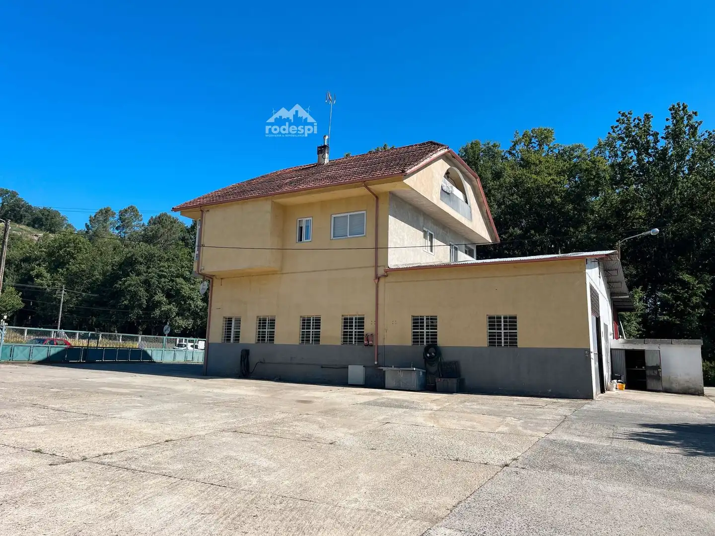 Vista exterior de Casa o chalet en venta en Beade  con Trastero, Piscina y Amueblado