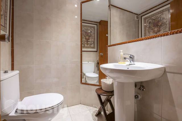 Piso en Venta en Calle de los Pirineos, . en Ciudad Universitaria