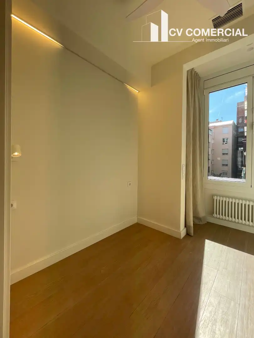 Bedroom of Flat for sale in Barcelona  with Air Conditioner, Heating and Parquet flooring