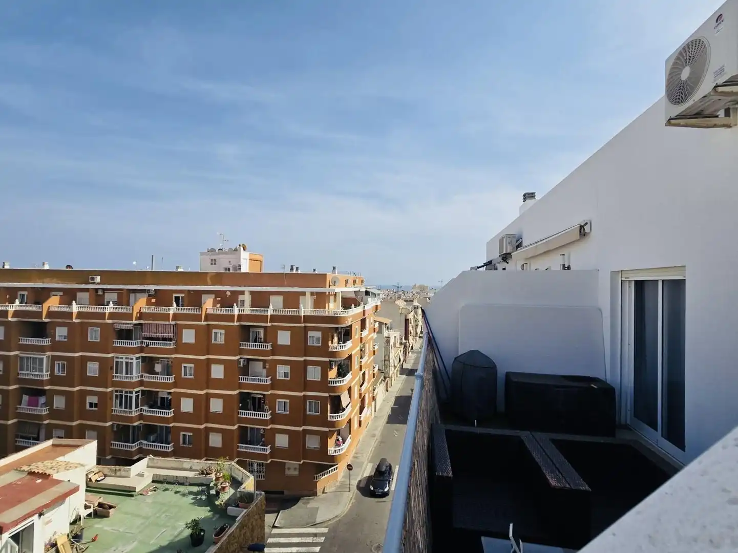 Außenansicht von Wohnung zum Verkauf in Torrevieja mit Klimaanlage, Heizung und Privatgarten