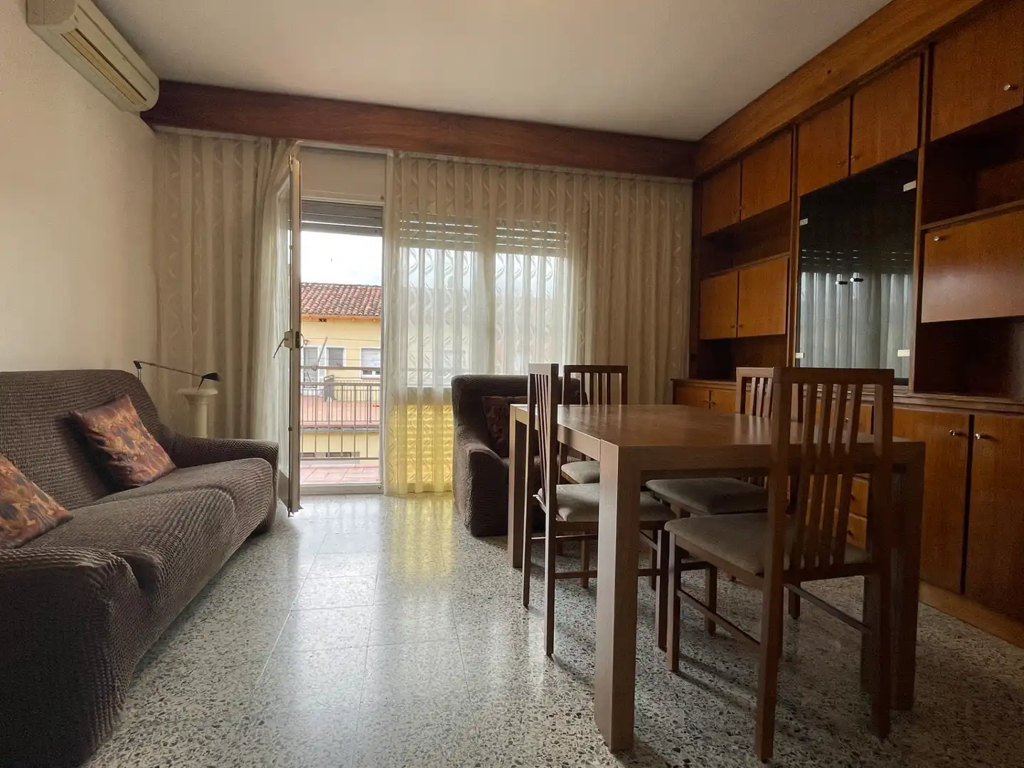 Sala de estar de Casa o chalet en venta en Olot con Aire acondicionado, Calefacción y Jardín privado