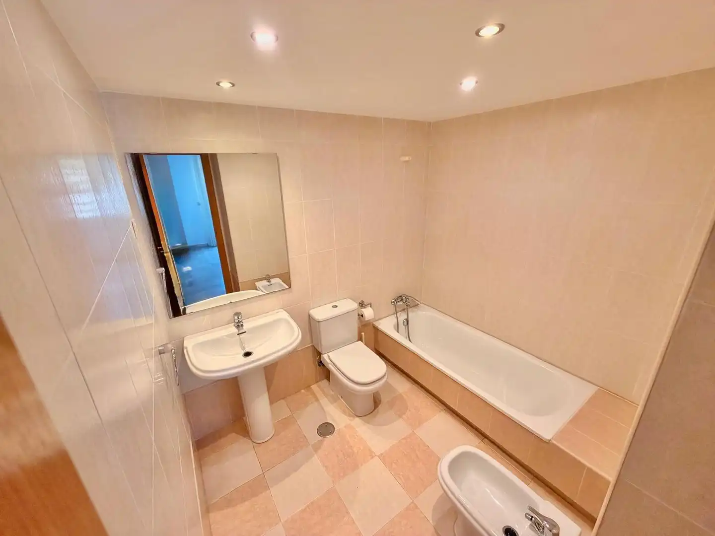 Baño de Piso en venta en Torremolinos con Aire acondicionado, Calefacción y Terraza
