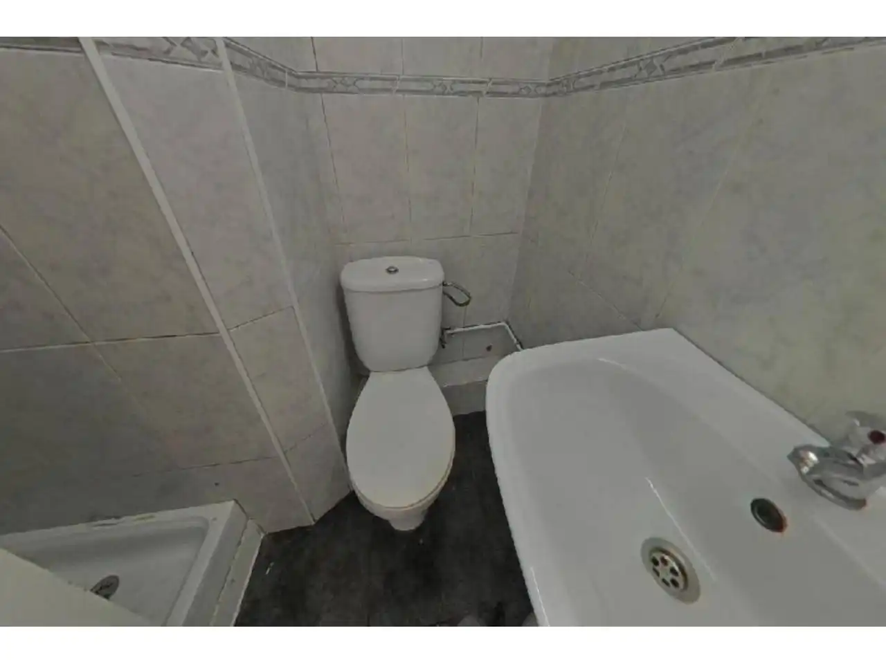 Badezimmer von Wohnung zum Verkauf in Sabadell mit Balkon