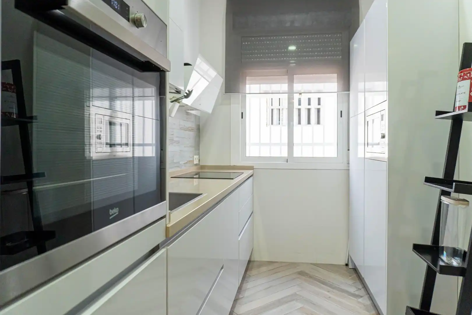 Cuina de Planta baixa de lloguer en Sevilla amb Aire condicionat, Calefacció i Moblat