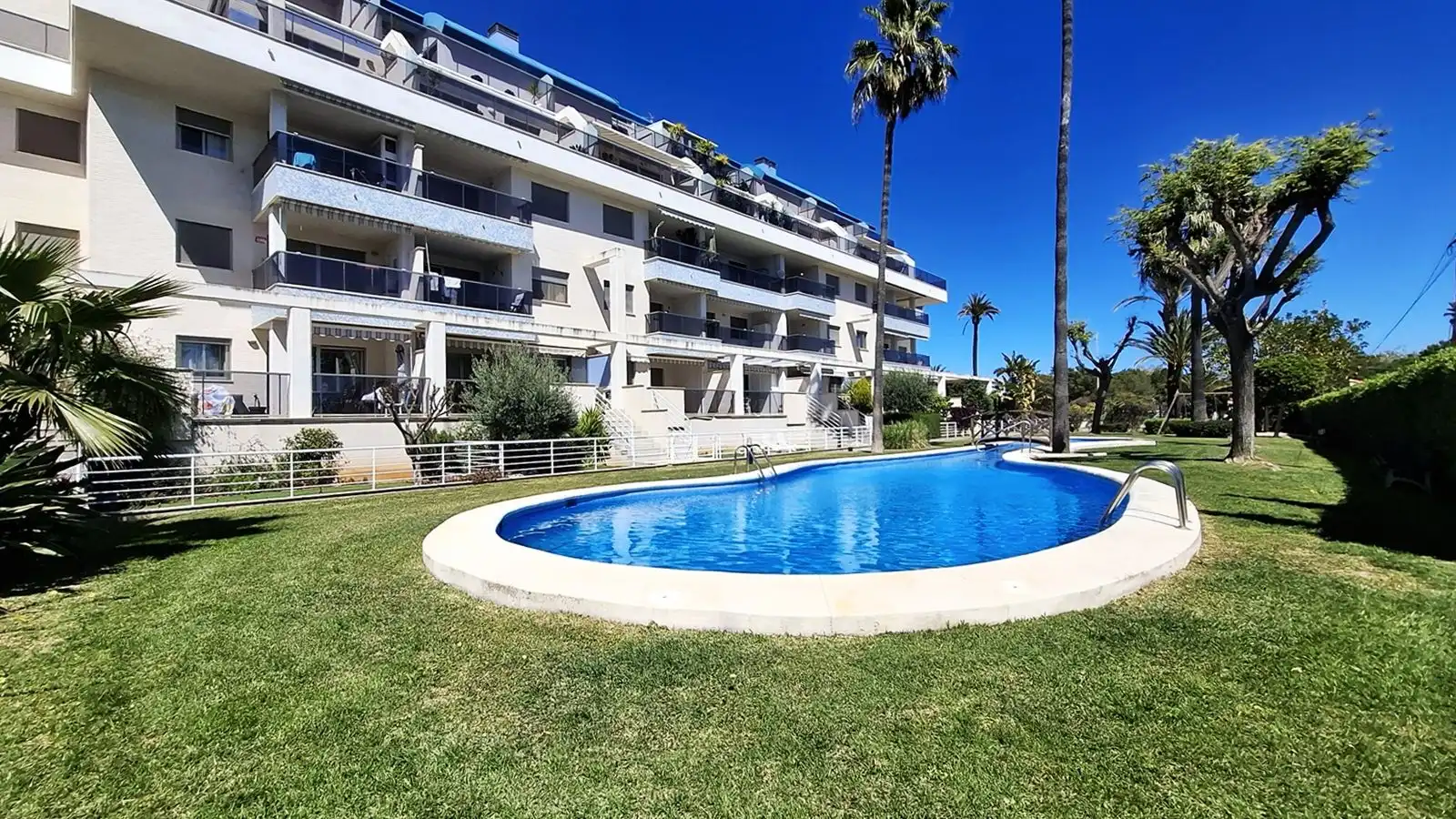 Piscina de Àtic en venda en Dénia amb Aire condicionat, Calefacció i Jardí privat