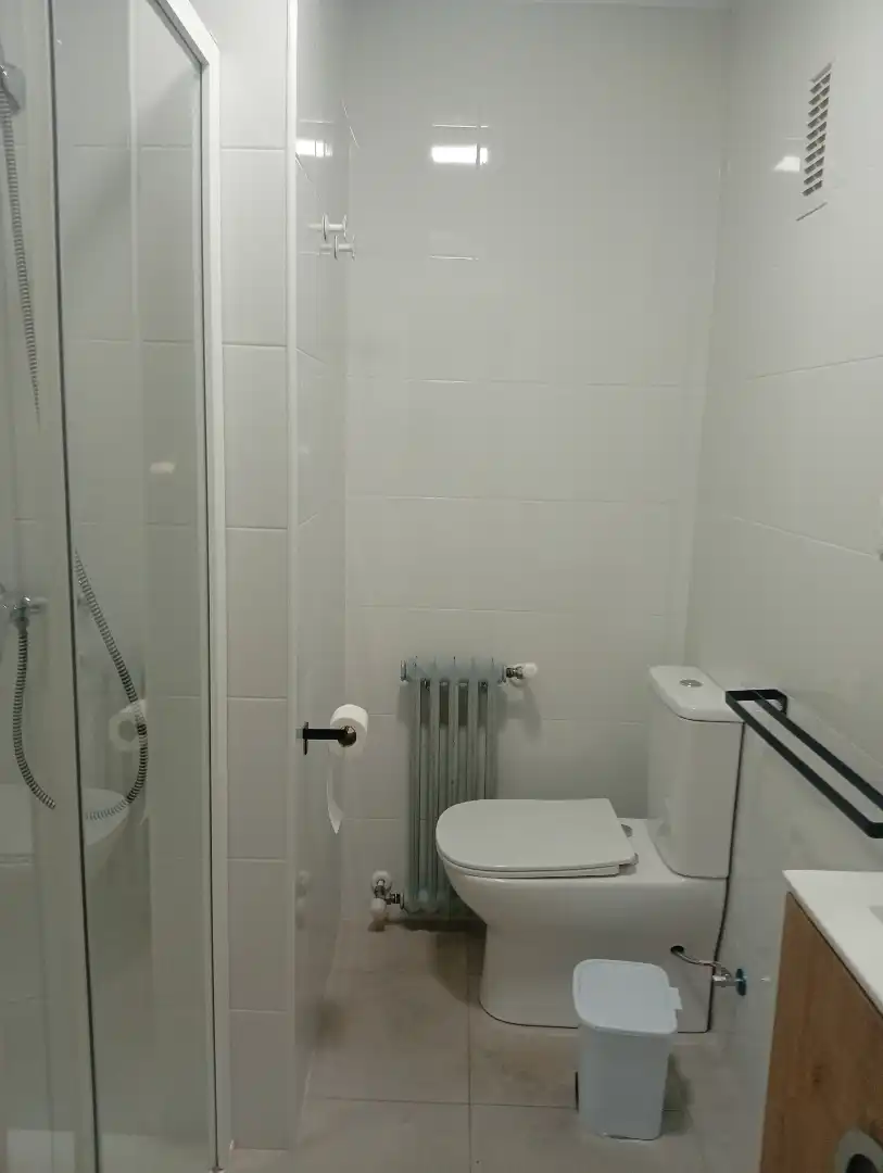 Baño de Piso de alquiler en Jaén con Aire acondicionado, Calefacción y Terraza