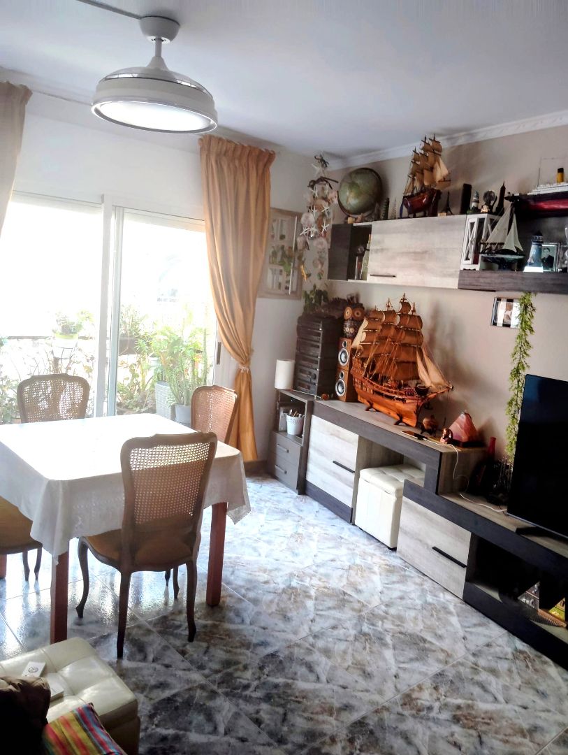 Menjador de Pis en venda en El Vendrell amb Calefacció, Forn i Balcó