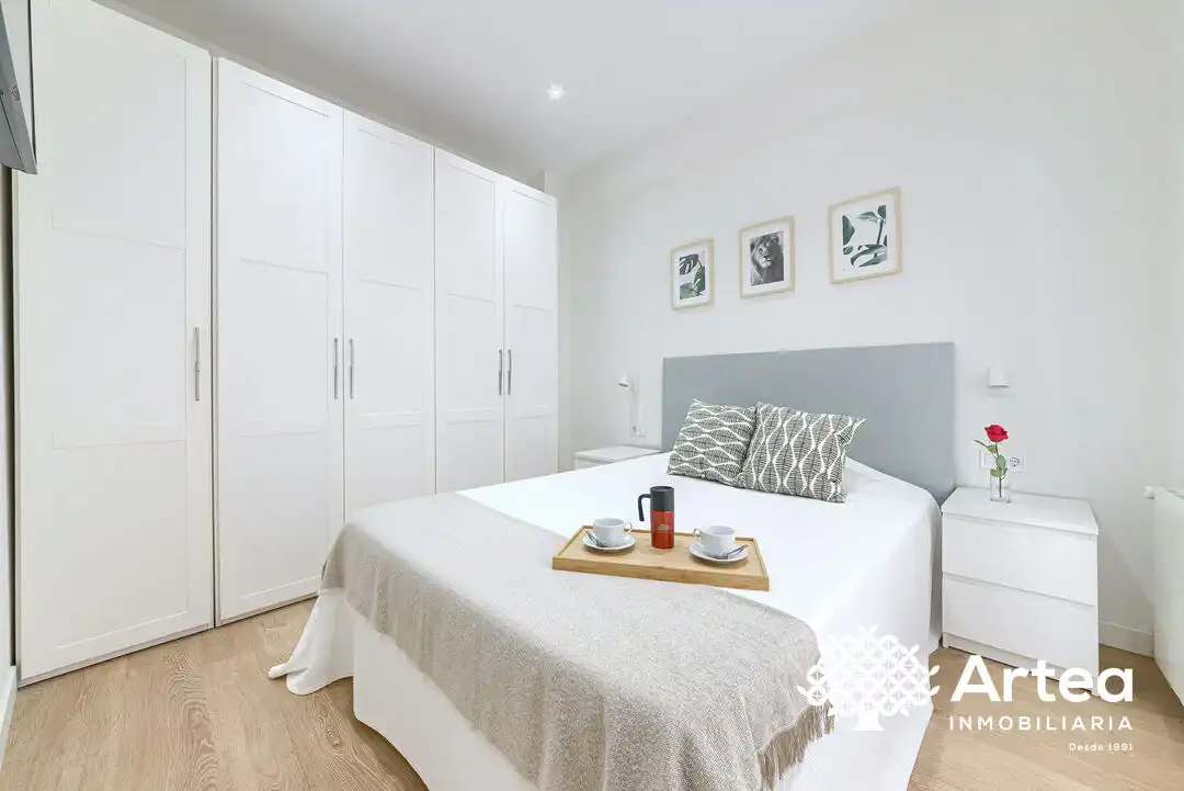 Schlafzimmer von Wohnung zum Verkauf in Bilbao  mit Heizung, Privatgarten und Möbliert