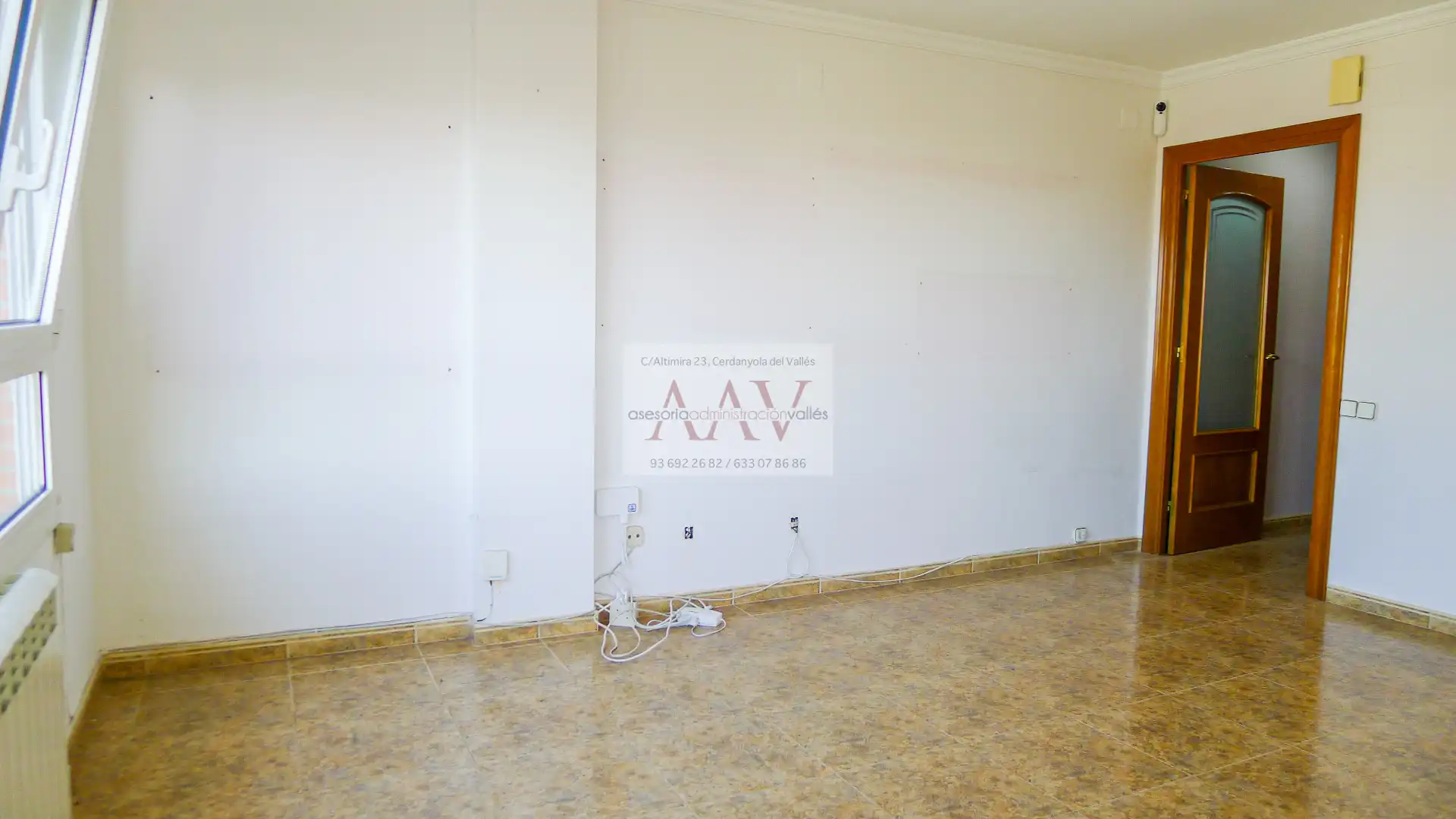 Sala de estar de Piso en venta en Cerdanyola del Vallès con Calefacción, Horno y Balcón