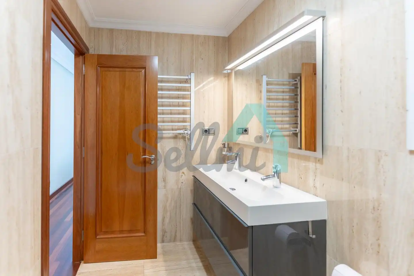 Bathroom of Flat for rent in Oviedo   with Heating, Parquet flooring and Furnished
