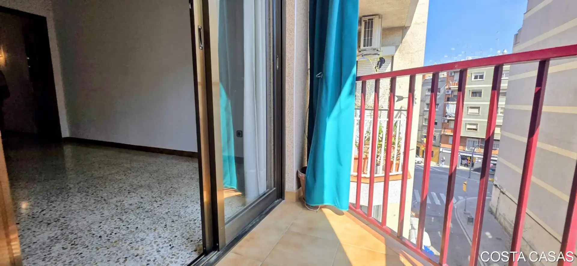 Terraza de Piso en venta en L'Hospitalet de Llobregat con Balcón