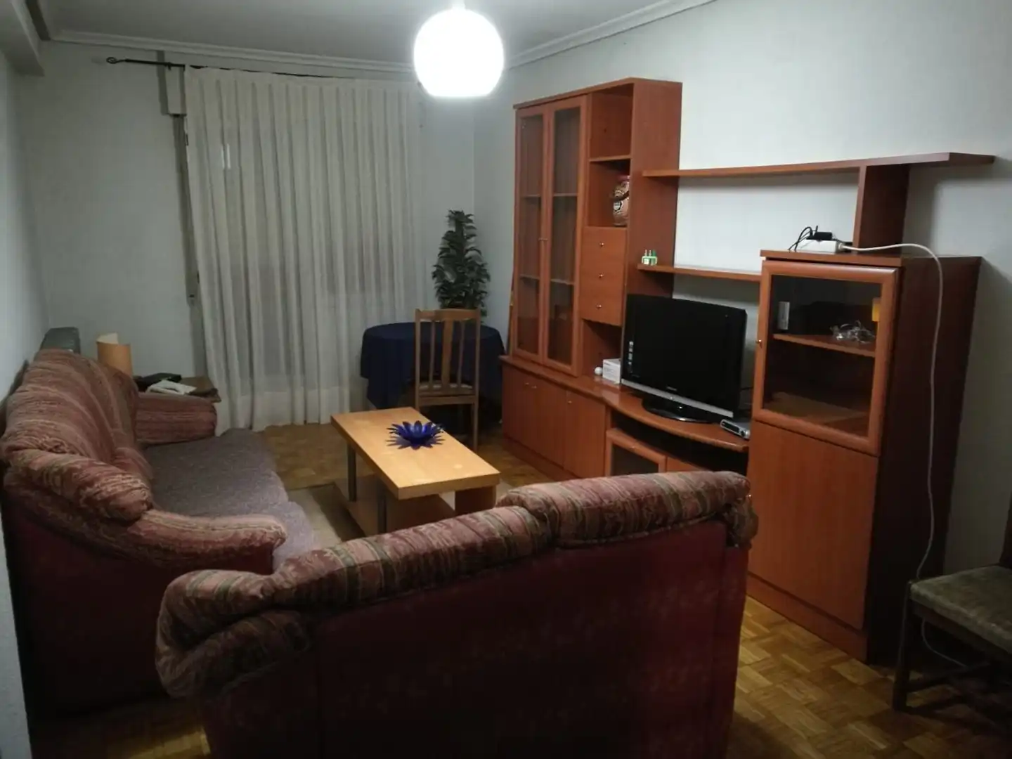 Sala d'estar de Pis de lloguer en Salamanca amb Calefacció, Parquet i Rentadora
