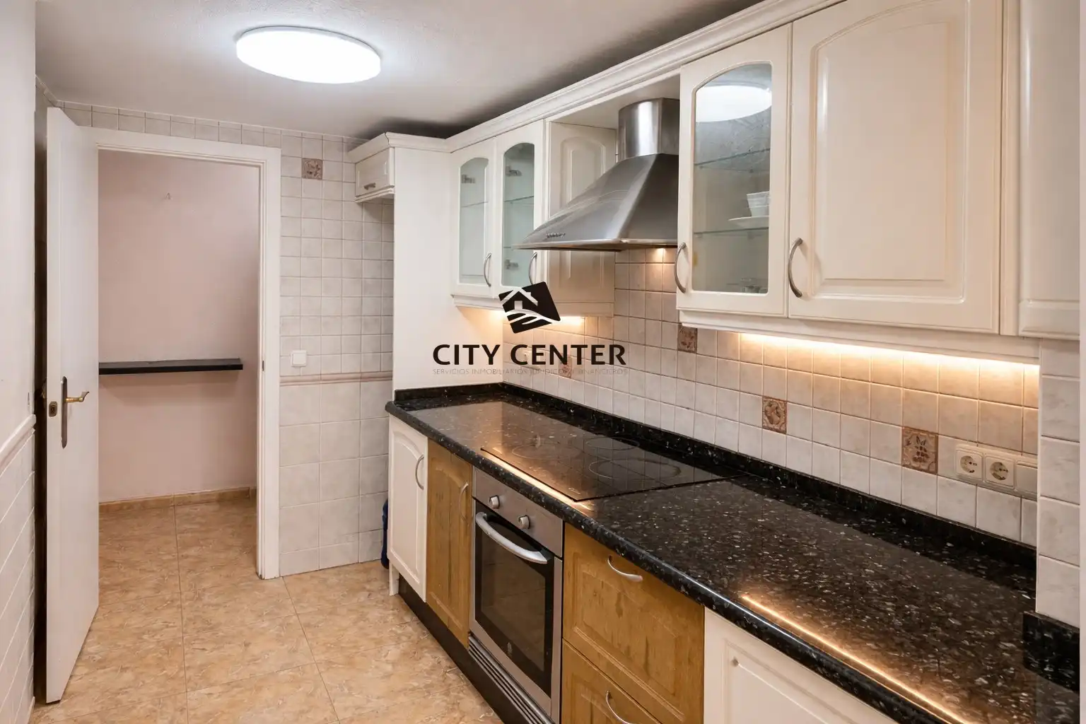 Cocina de Piso en venta en Arona con Terraza, Trastero y Piscina comunitaria