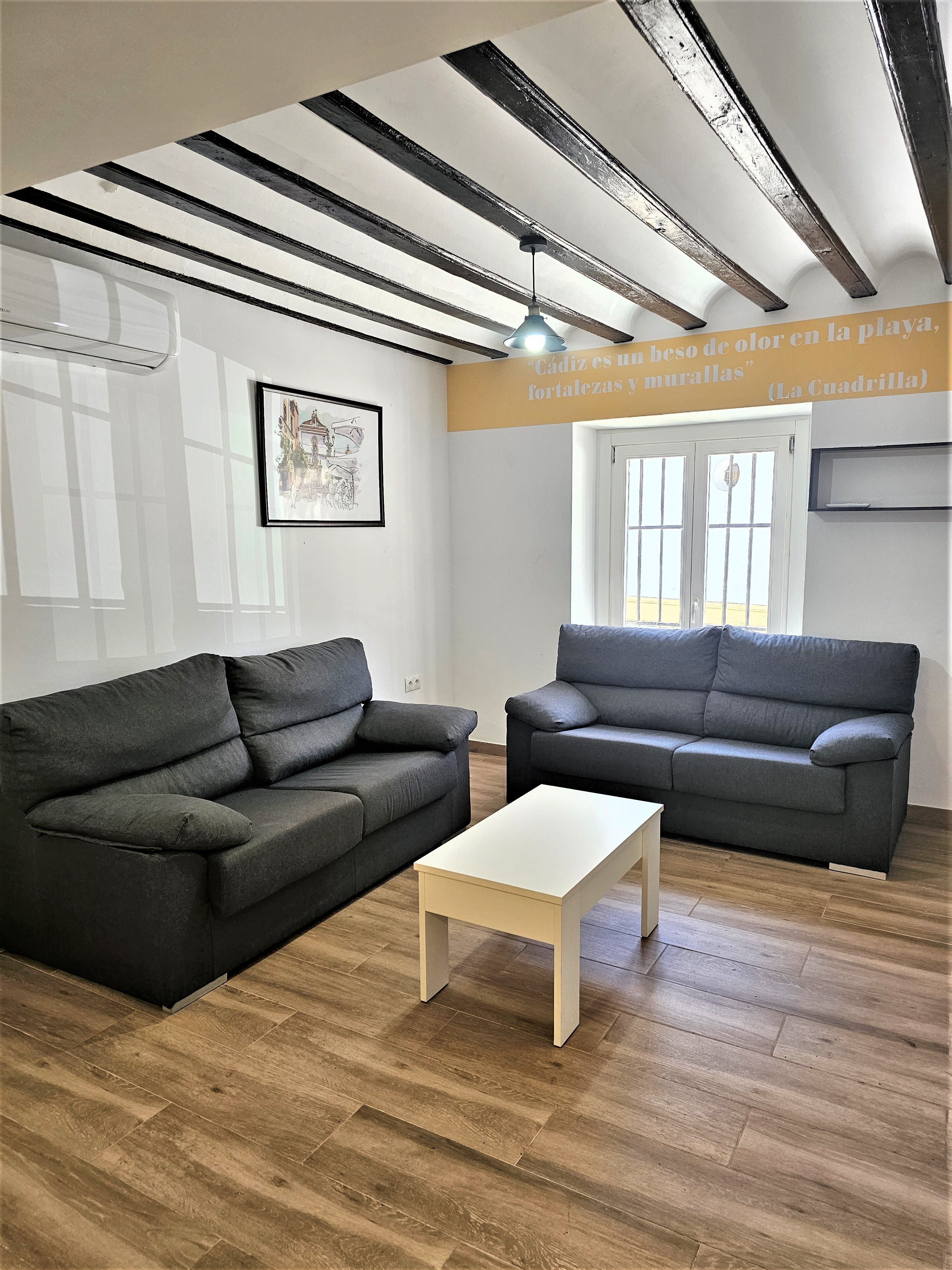 Sala d'estar de Dúplex de lloguer en  Cádiz Capital amb Aire condicionat, Moblat i Forn