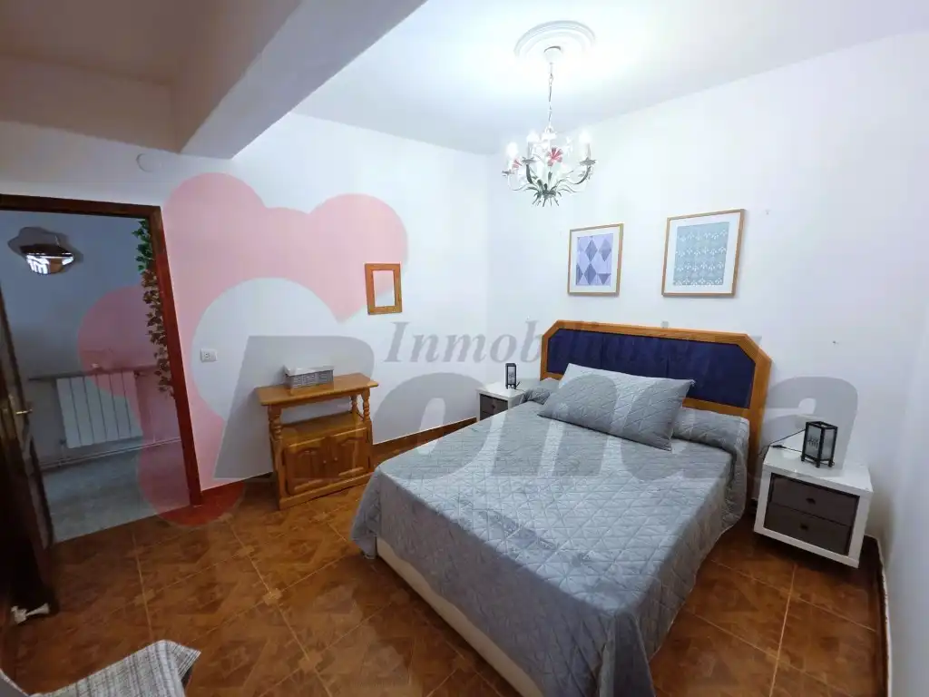 Schlafzimmer von Wohnungen zur Miete in Lugo mit Möbliert