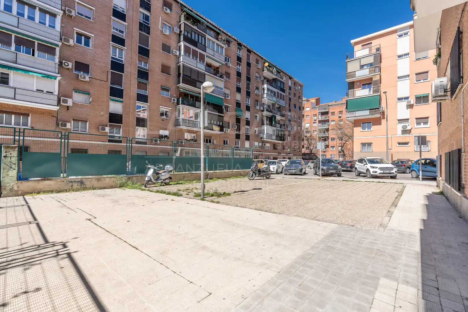 Parking de Piso en venta en Madrid con Calefacción y Trastero