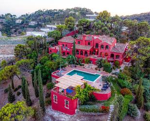 Vista exterior de Casa o xalet de lloguer en Benahavís amb Aire condicionat, Terrassa i Piscina