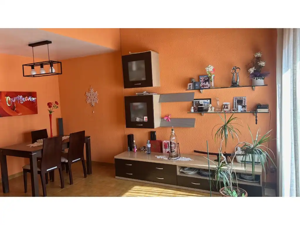 Sala de estar de Dúplex en venta en Manlleu con Horno y Balcón