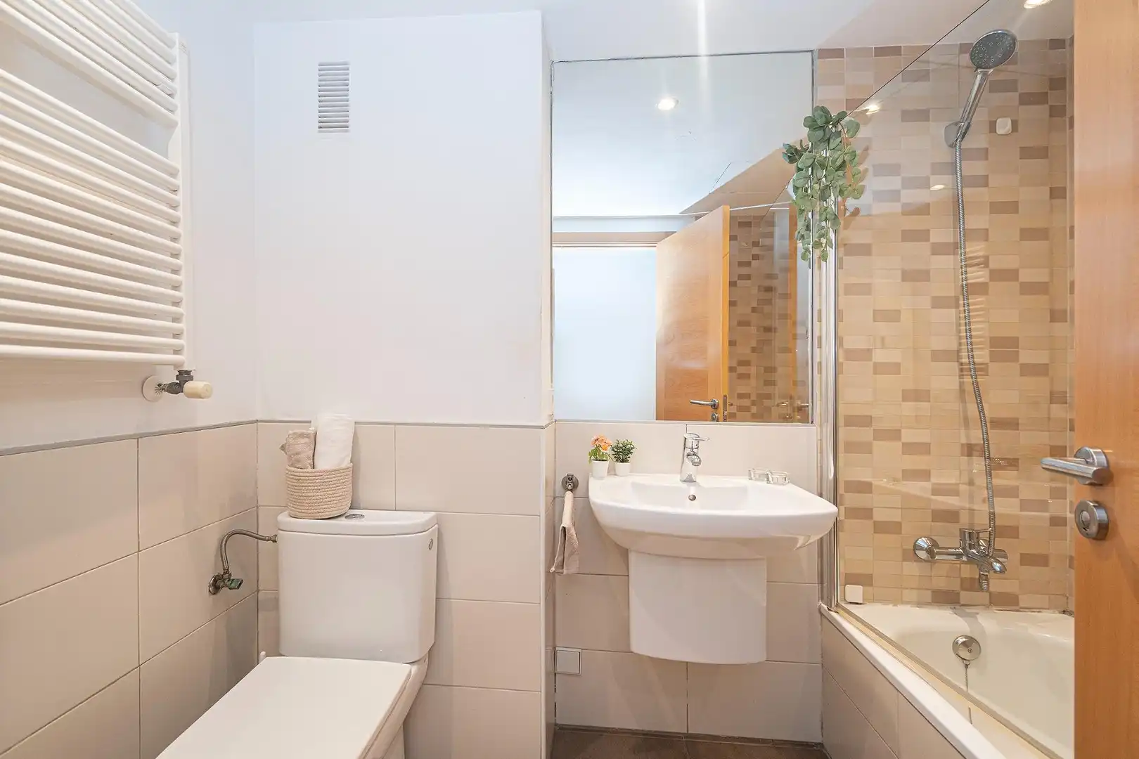 Bathroom of Flat for sale in Campos  with Air Conditioner, Heating and Parquet flooring