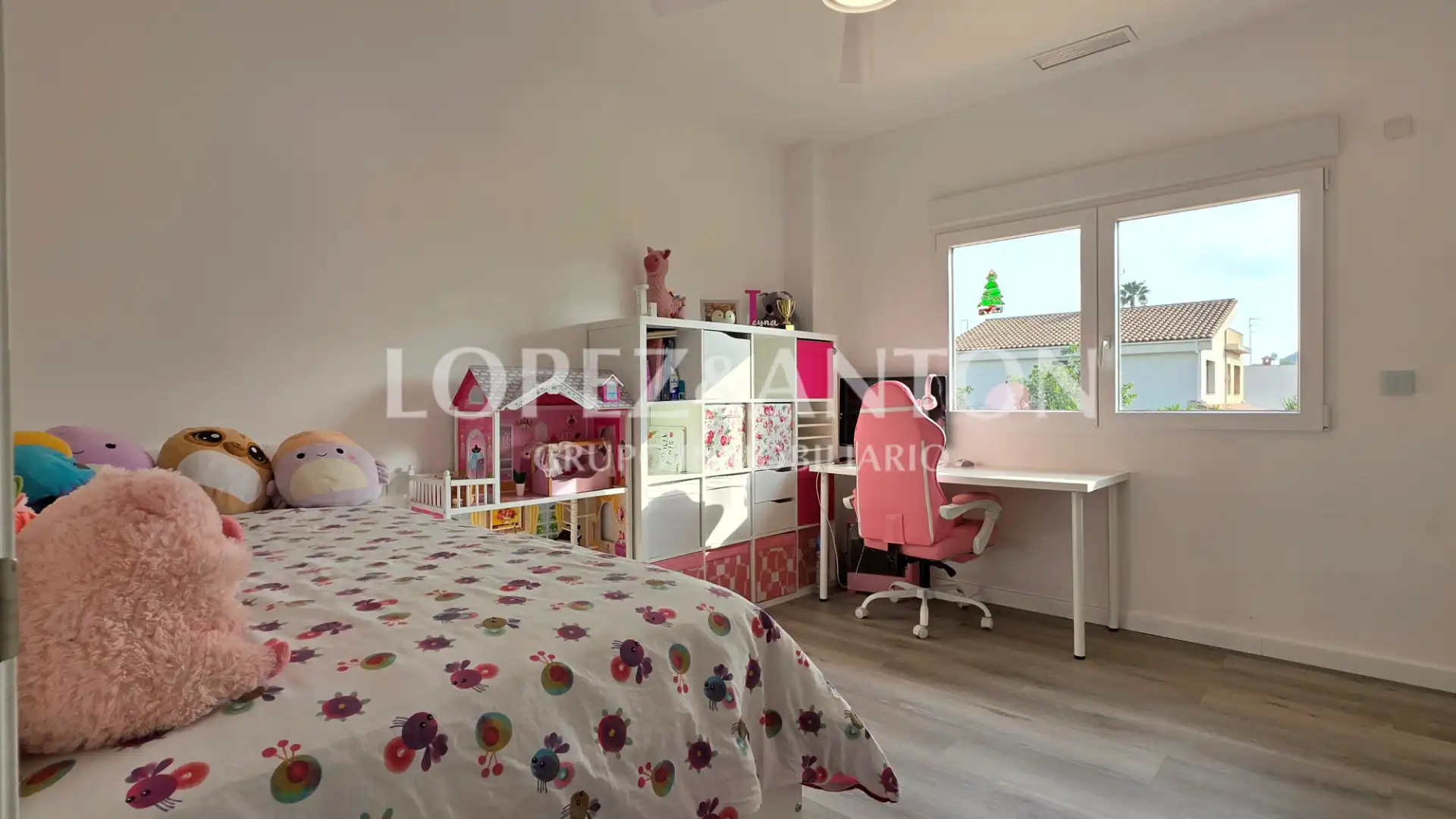 Schlafzimmer von Haus oder Chalet zum Verkauf in L'Eliana mit Klimaanlage, Heizung und Privatgarten