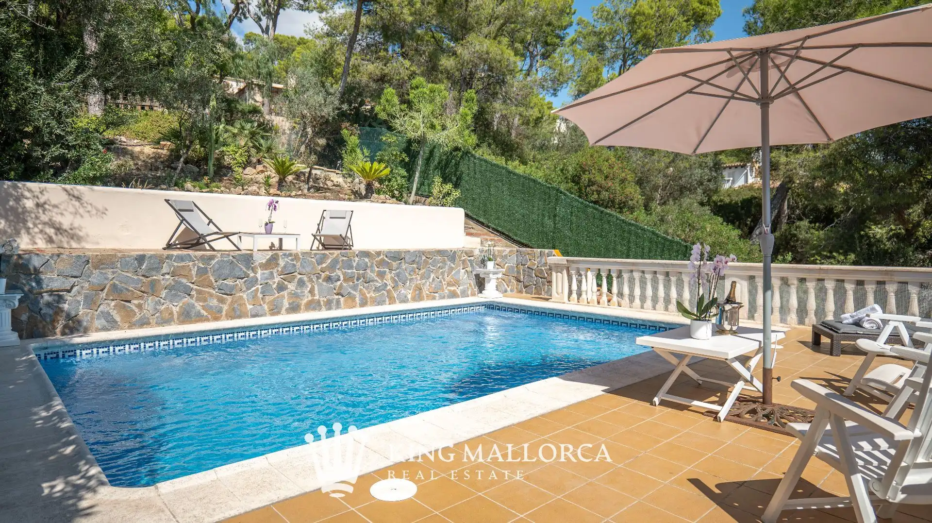 Schwimmbecken von Einfamilien-Reihenhaus zum Verkauf in Calvià mit Klimaanlage, Heizung und Privatgarten