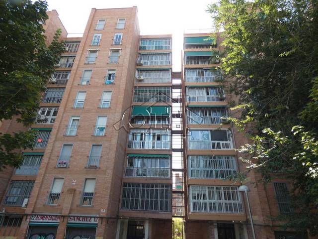 Piso en Venta en Calle Riojanos, 14 en Palomeras Sureste