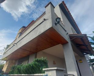 Vista exterior de Casa o xalet en venda en Bellvei amb Aire condicionat, Terrassa i Piscina