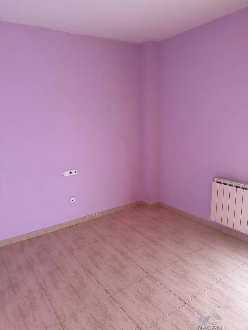 Schlafzimmer von Wohnung zum Verkauf in Salt mit Klimaanlage und Heizung