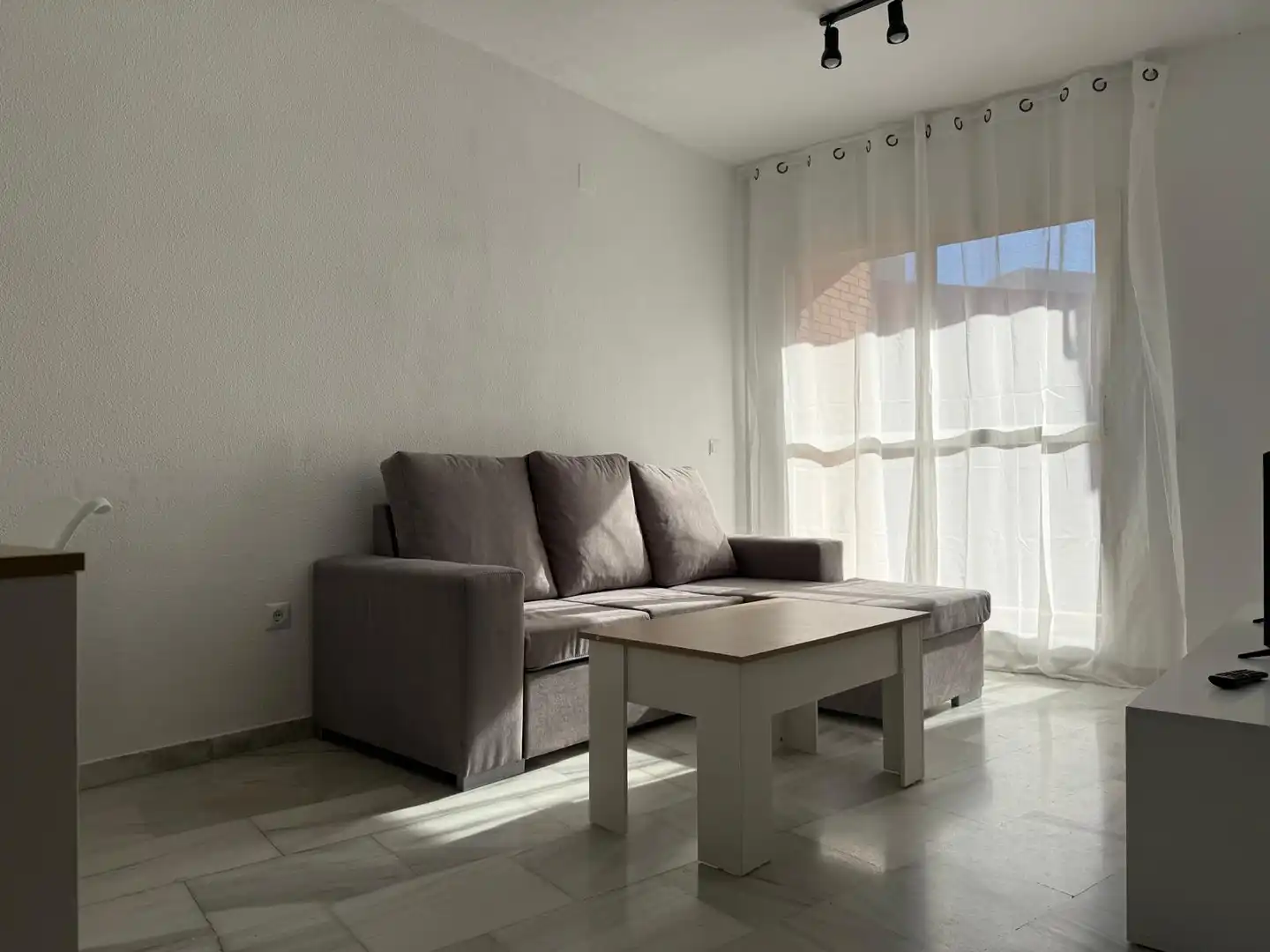 Living room of Apartments for rent in Badajoz Capital  with Air Conditioner, Private garden and Storage room